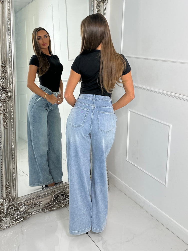 Faded Extreme Oversized Gathered Detail Jeans - Light Wash