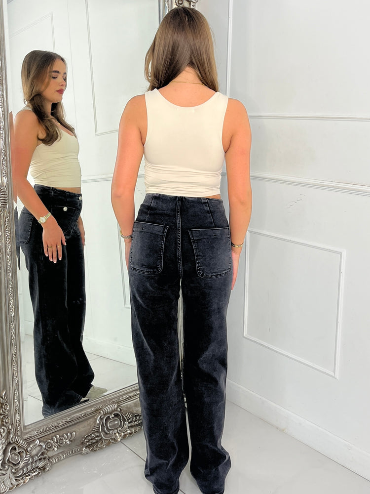Pocket Front Wide Leg Jeans - Black Wash