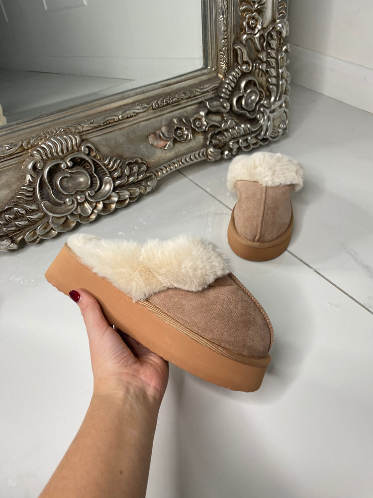 Fur Lined Chunky Slippers - Beige