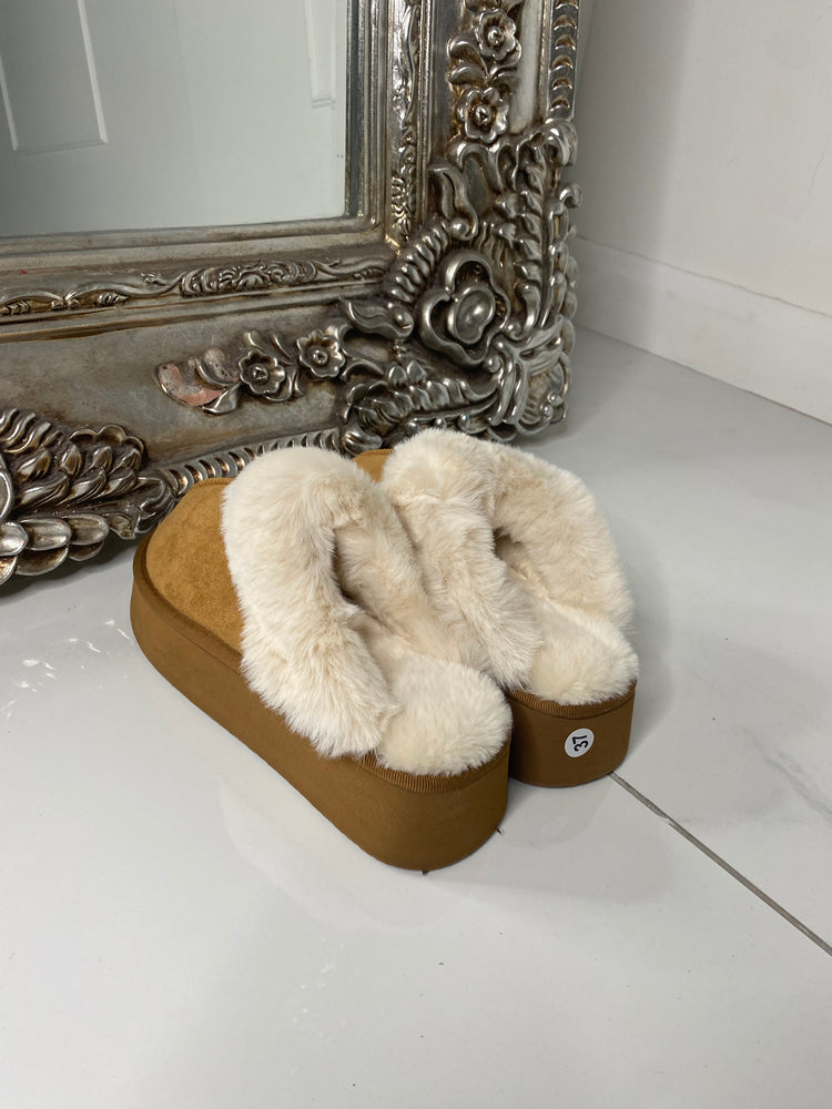 Fur Lined Chunky Slippers - Camel